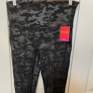 Spans faux leather camo print large new